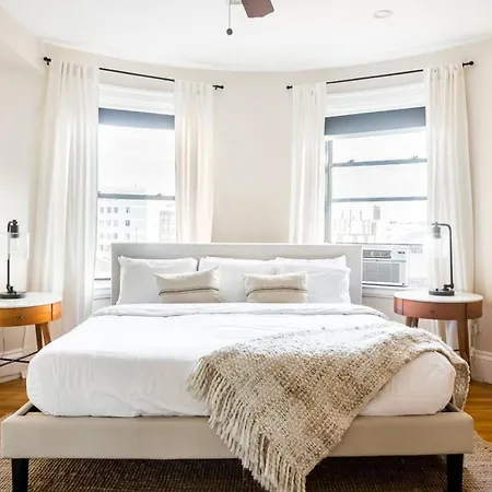 Luxury 4br 3ba In Fenway W Epic Roof Deck Apartment *
