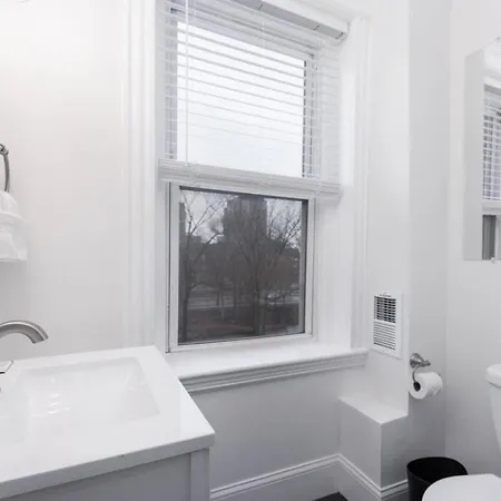 Cozy Fenway Apartment