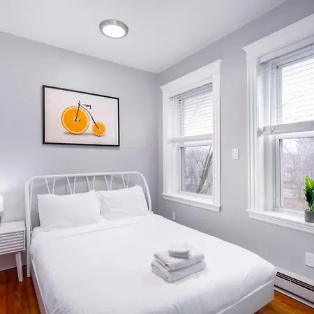Cozy Fenway Apartment