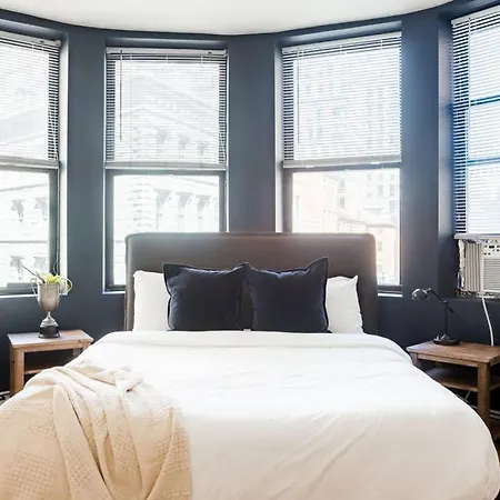 Awesome 2 Bed 1.5 Bath Downtown *