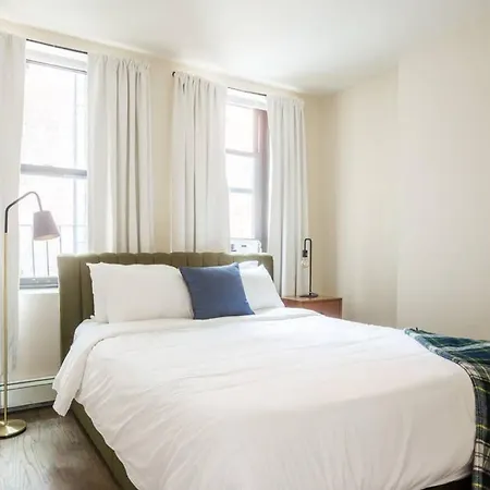 Beautiful 2 Bedroom Financial District Apartment