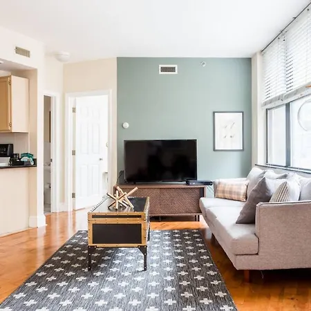 Apartment Convenient, Furnished 1br In The Heart Of *