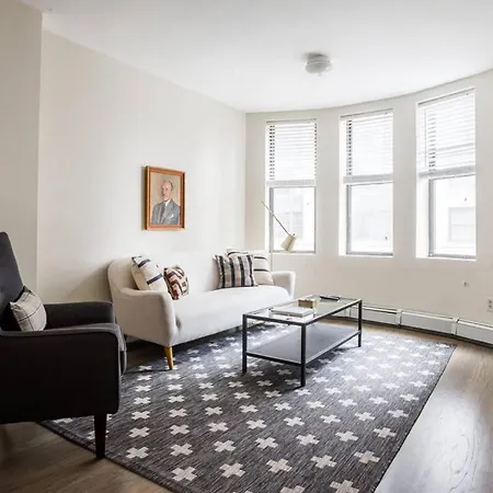 Beautiful 2 Bedroom Financial District *