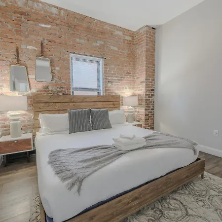 Lavishly Designed With Office Close To T Apartment *
