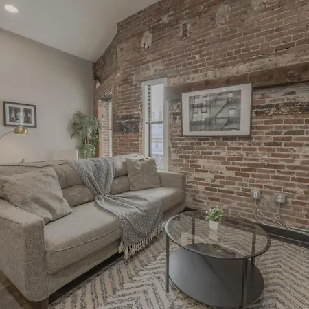 Luxury Furnished Loft Near Park Street Station *