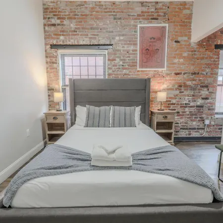 Apartment Lavishly Designed With Office Close To T