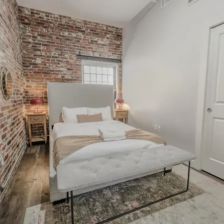 Apartment Lavishly Designed With Office Close To T Boston