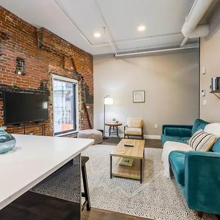 Keyless Entry Laundry In Unit Pet Friendly