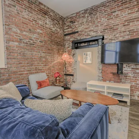 Unbeatable Location 4 Bed Loft Parking Optional
