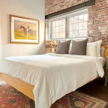 Spacious 4bed Loft Downtown Beacon Hill *