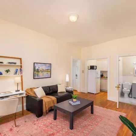 Centrally Located Back Bay 1 Bedroom Apartment *