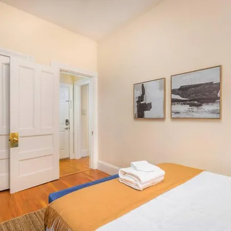 Centrally Located Back Bay 1 Bedroom *