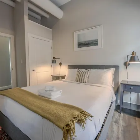 Parking Available Fully Furnished 4 Bed 2 Bath Flat *