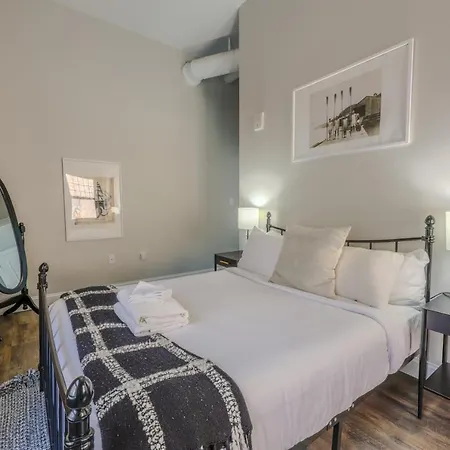 Parking Available Fully Furnished 4 Bed 2 Bath Flat *