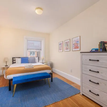 Wonderful Newbury 1 Bedroom Apartment *