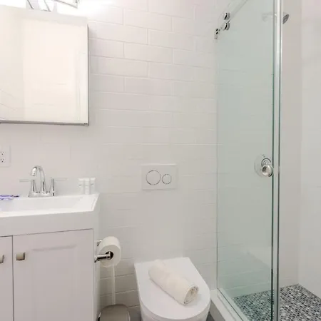 Spacious Back Bay 2br *