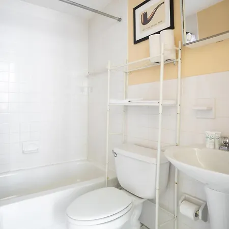 Financial District Charm And Close Walk To Downtown Apartment