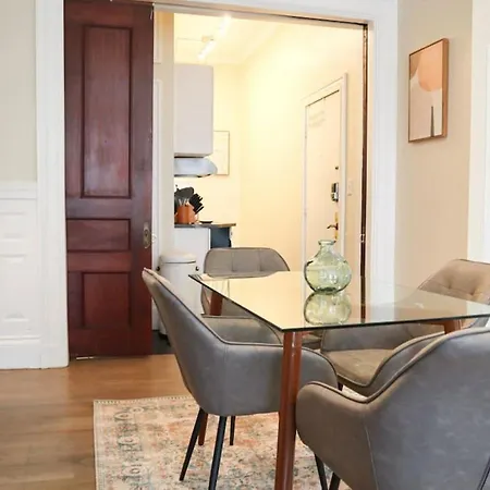 Lovely Fenway 1br In Historic Building Boston