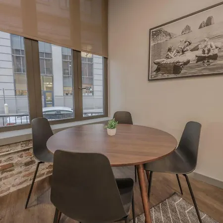 Classic And Chic 1 Bedroom