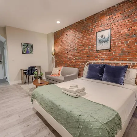 Modern Simple South End Apartment *