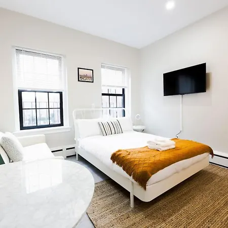 Modern Bright Back Bay Apartment *