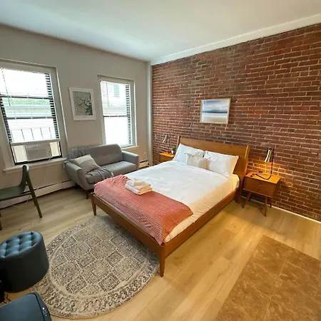 Charming Back Bay Apartment *