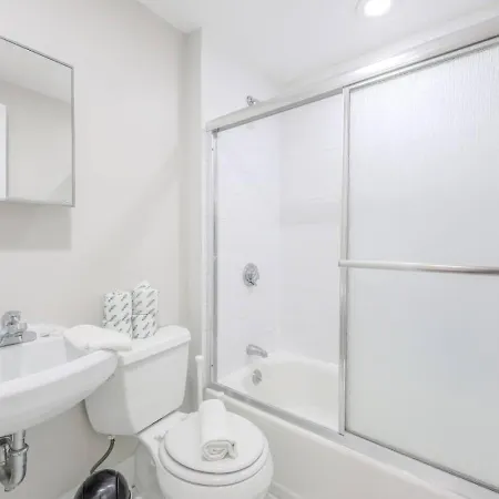 Apartment Quaint Steps From Back Bay *