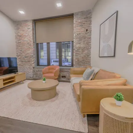 Luxurious Downtown 1 Bedroom Apartment *