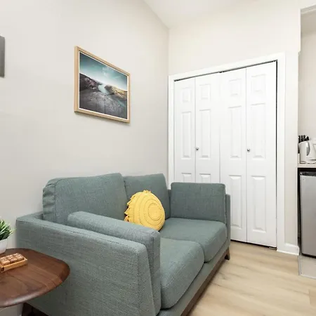 Back Bay Simple Apartment Boston