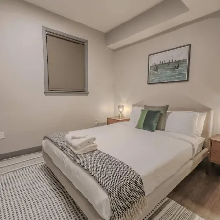 Downton Luxurious 2 Bed Boston
