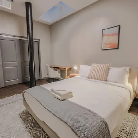 Chic Modern 2 Bed With Exposed Brick