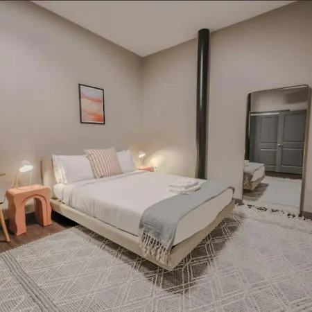Apartment Chic Modern 2 Bed With Exposed Brick *