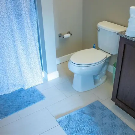 Spacious Near Seaport Apartment