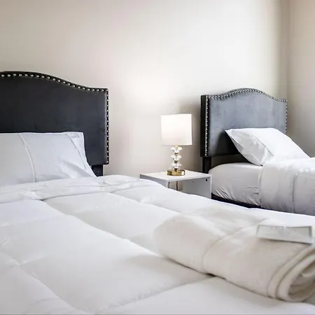 Spacious Near Seaport *