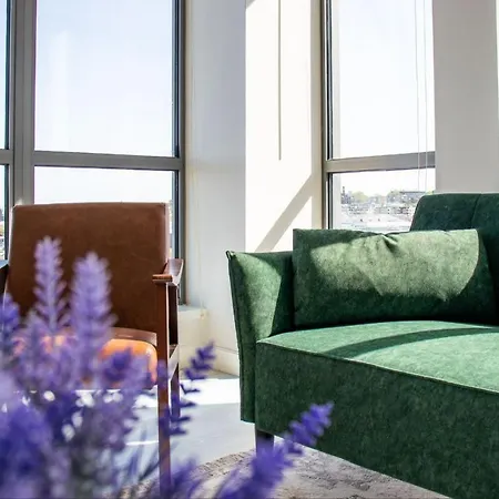 Apartment Spacious Near Seaport