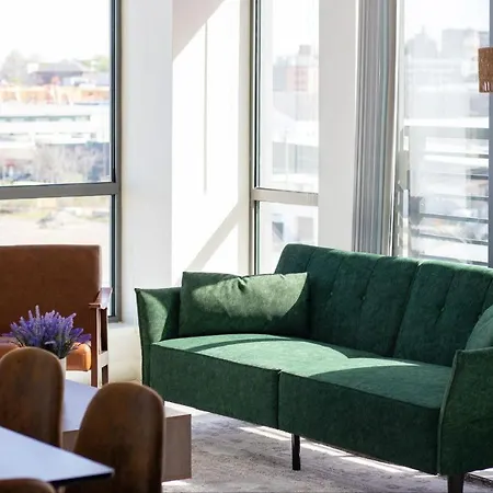 Spacious Near Seaport