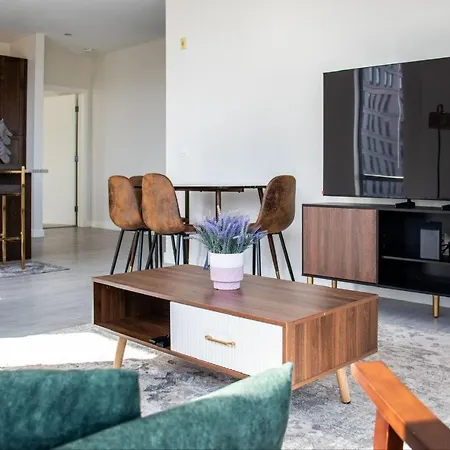 Apartment Spacious Near Seaport *