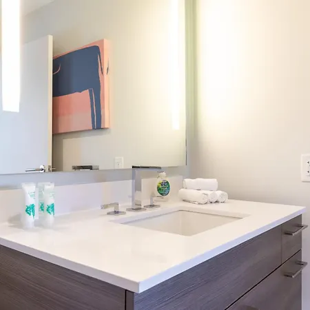 Luxury Near Prudential Center Apartment *