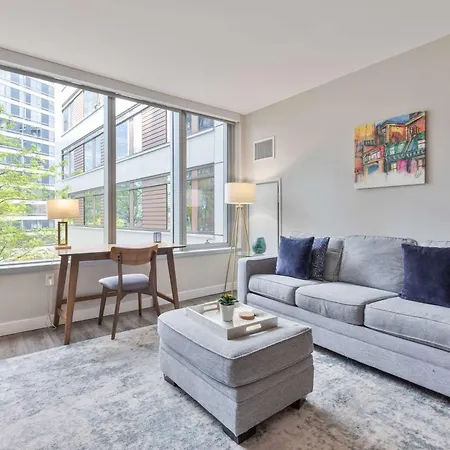 Luxury In Seaport With Gym