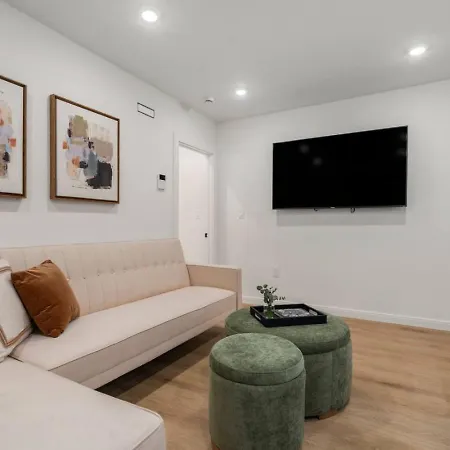 Apartment Modern Coastal Waterfront And Airport
