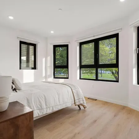 Apartment Modern Coastal Waterfront And Airport Boston