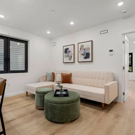 Apartment Modern Coastal Waterfront And Airport