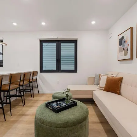 Modern Coastal Waterfront And Airport Apartment *