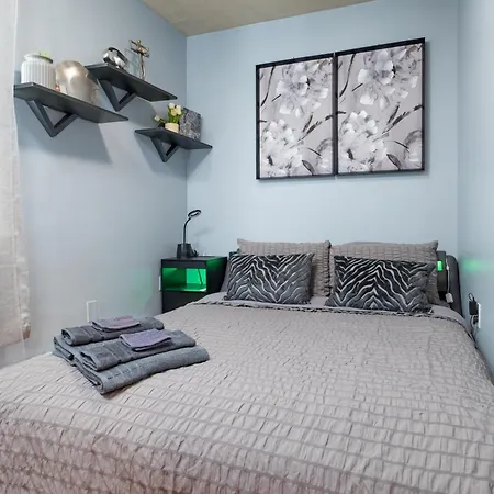 1br In The Heart Of Downtown Famous Nightlife Theater District With Bed Full Of Promises Td Garden Common Park Mbta