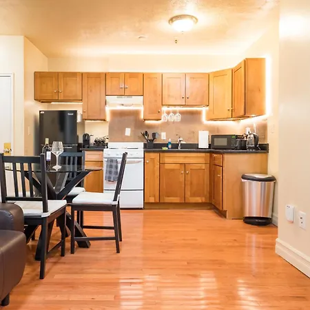 1br In The Heart Of Downtown Famous Nightlife Theater District With Bed Full Of Promises Td Garden Common Park Mbta Apartment Boston
