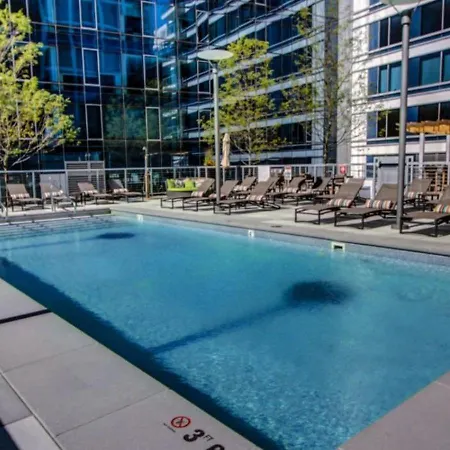 Luxury Seaport With Gym And Pool Apartment