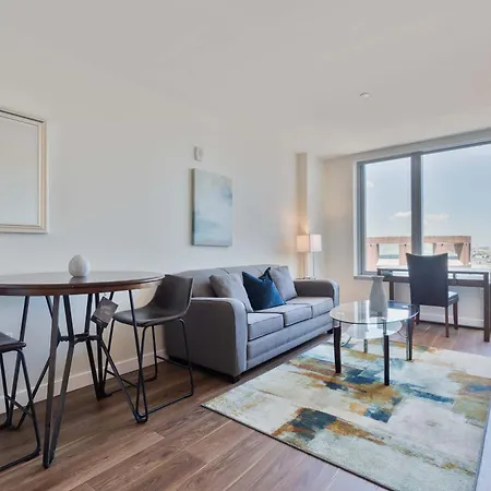 Apartment Luxury Seaport With Gym And Pool