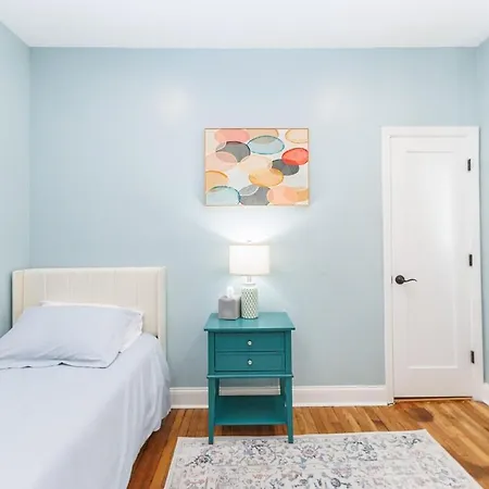 Apartment Stylish 3 Bedroom *