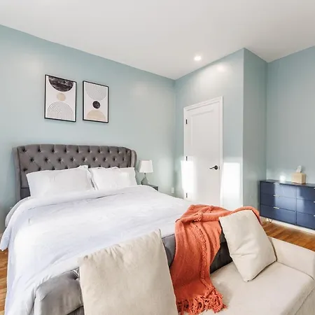 Stylish 3 Bedroom Apartment Boston