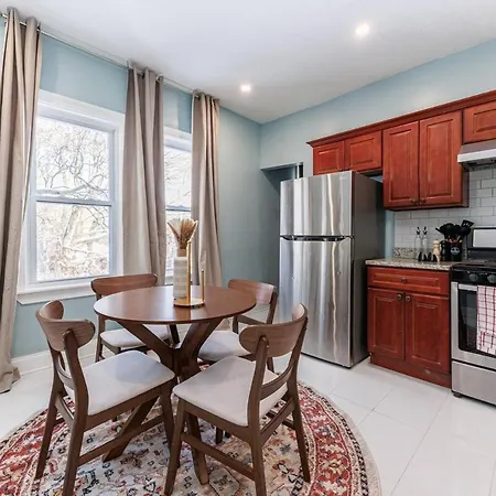 Stylish 3 Bedroom Apartment *